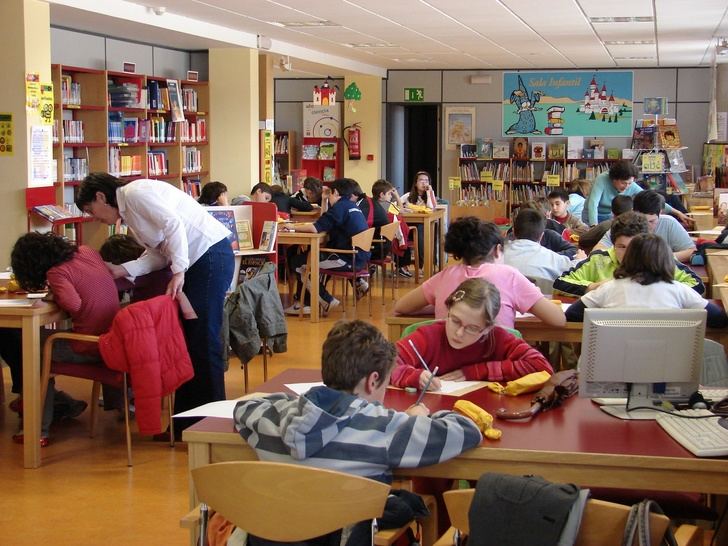 Concursos infantiles de redacción y dibujo en la biblioteca García Carbonell de La Roda con motivo del Día del Libro