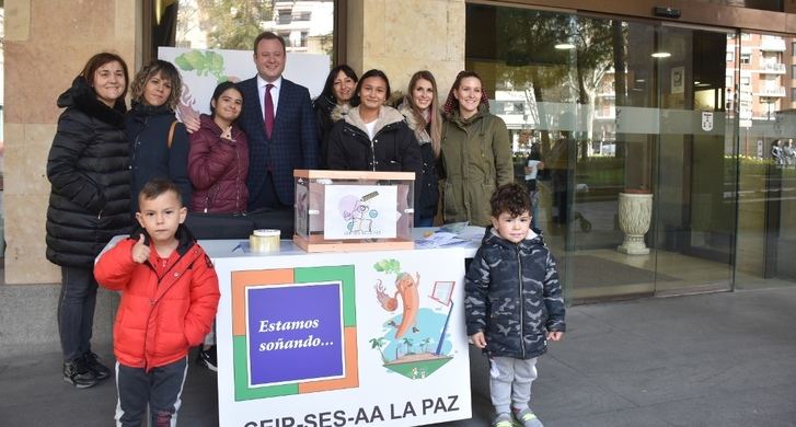 La comunidad de La Paz sale a la calle para conocer los “sueños” de los albaceteños en relación a su colegio