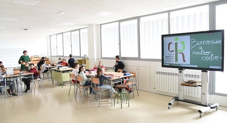 Imagen de la inauguración el lunes de un colegio en Villamalea (Albacete).