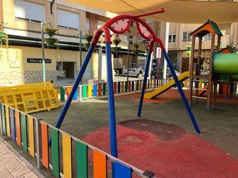 El Grupo Municipal Socialista denuncia el abandono del columpio inclusivo en la plaza de Jesús de Medinaceli