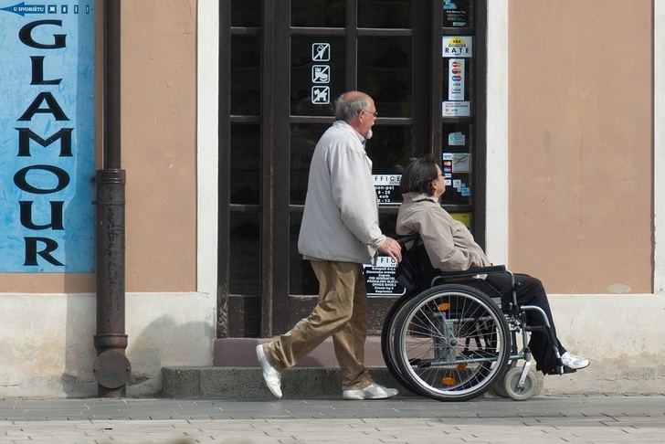 ¿Cómo hacer una vivienda accesible para personas dependientes?