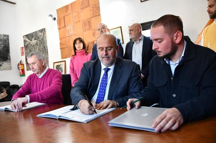 Convenio firmado para simplificar la gestión urbanística en pequeños municipios de Letur y Mira