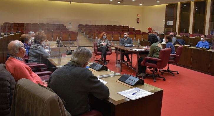 El Ayuntamiento de Albacete facilitará la formación digital en servicios bancarios a las personas mayores