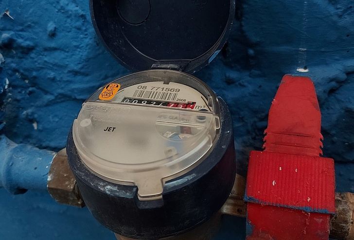 Miles de castellano-manchegos, obligados a cambiar sus contadores de agua de más de 12 años, bajo multa de 5.000 euros