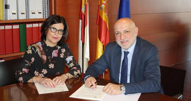 Junta de Castilla-La Mancha y la UNED firman un convenio para complementar la formación de alumnos en centros sanitarios