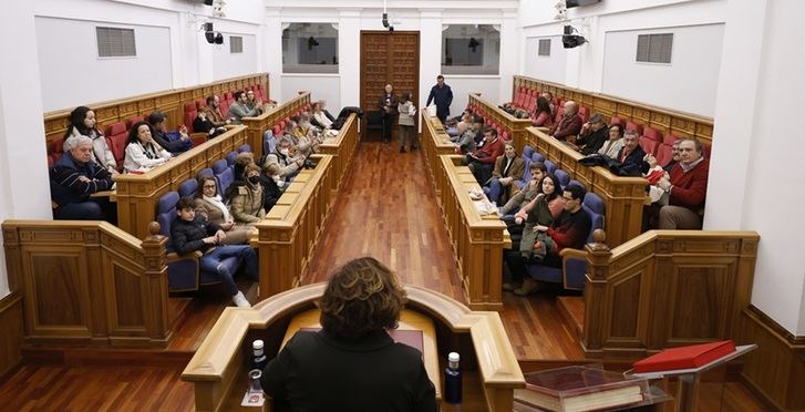 Un centenar de visitantes pasan por las Cortes de C-LM en la primera jornada de puertas abiertas del año
