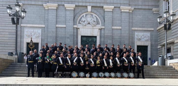 La Banda de Cornetas y Tambores ‘Virgen de los Llanos’ vuelve a poner el toque cofrade a la Navidad en la Plaza del Altozano