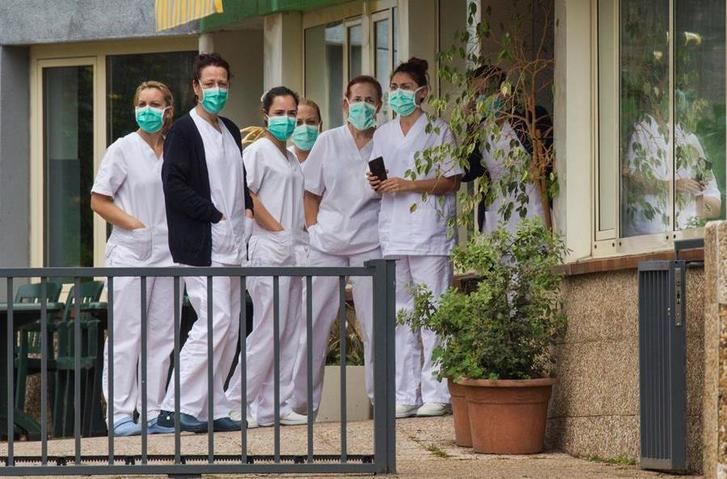 Las enfermeras señalan que 'es duro llevar un EPI durante horas, pero es imprescindible'