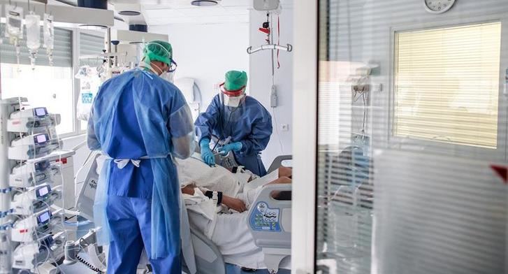 915 casos nuevos de coronavirus en Castilla-La Mancha, con menos de 700 ingresados en los hospitales de la región