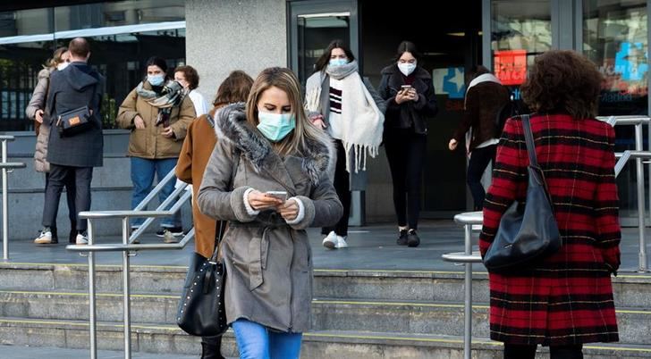 Sanidad y las CCAA acuerdan que dejen de ser obligatorias las mascarillas en exteriores