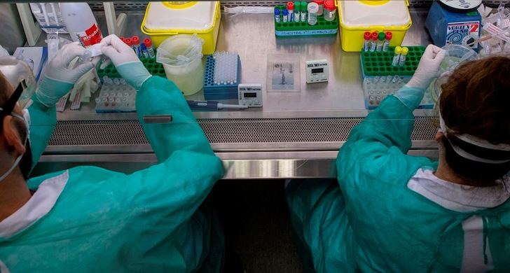 Las muertes por coronavirus descienden en España a 367 tras de tres días de ligeras subidas