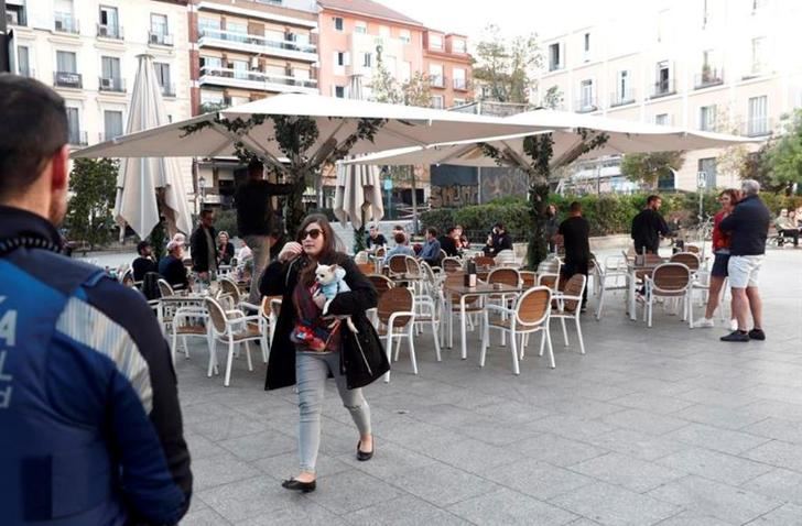 Campo de Criptana (Ciudad Real) une al cierre del ocio nocturno el de piscinas, bibliotecas, cines y teatro