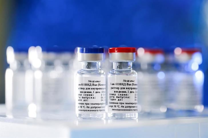 La vacunación masiva en Rusia contra la COVID-19 comenzará en un mes