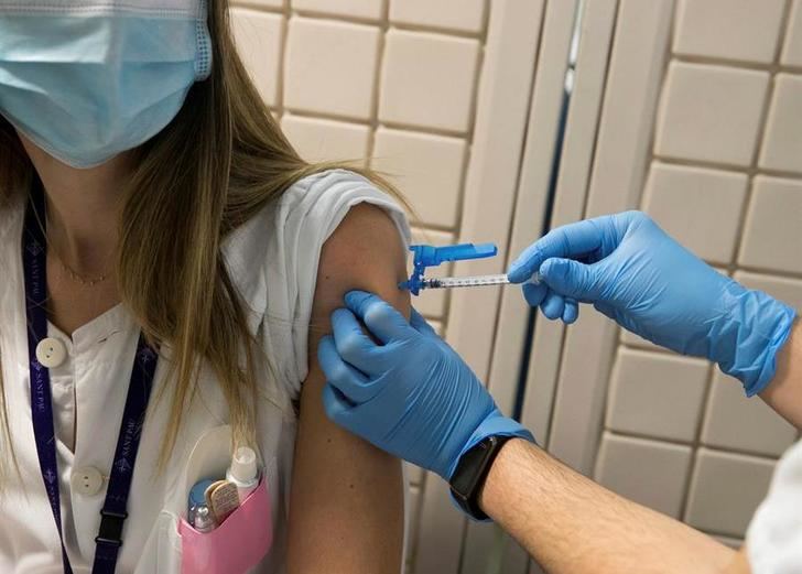 Castilla-La Mancha no detecta efectos adversos por la vacuna de AstraZeneca y actualiza calendario vacunal