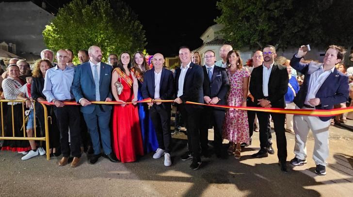 Tradición, juventud y alegría protagonizan la participativa cabalgata de apertura de las Fiestas de Casas Ibáñez