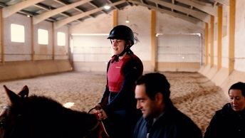 La albaceteña Cristina Landete, primera sordociega en competir a caballo en España, prepara un anexo con la Federación