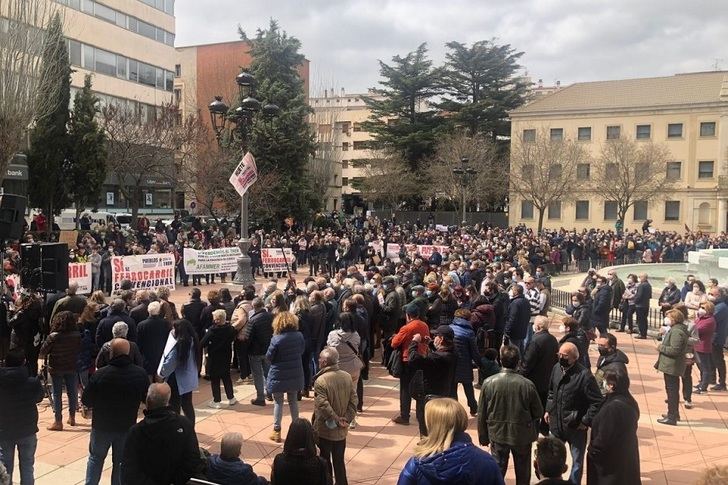 Decenas de personas se manifiestan en Cuenca contra el Plan X Cuenca y el desmantelamiento del tren convencional