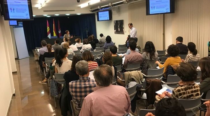 Farmacéuticos de Albacete actualizan conocimientos sobre interacciones farmacológicas en la farmacia comunitaria