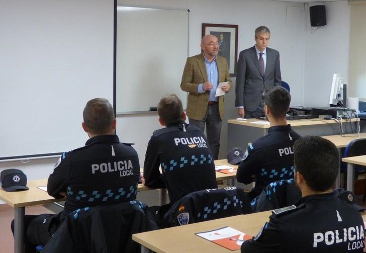 Policías locales de Castilla-La Mancha se forman en intervención policial en violencia de género