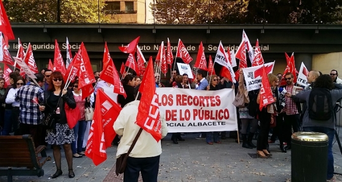 Los trabajadores públicos de Albacete se manifiestan contra “las tropelías de los gobiernos del PP”