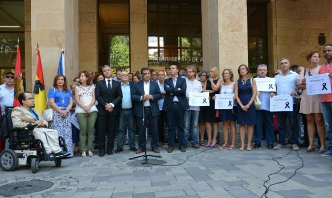 Albacete muestra su repulsa contra el terrorismo y los asesinos de Barcelona