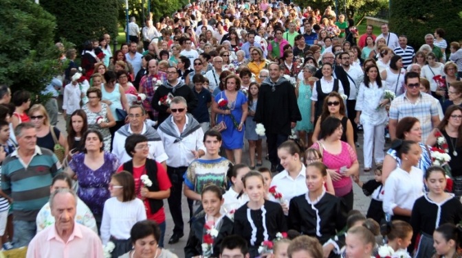 Miles de personas participaron en Villarrobledo en la Ofrenda floral a la Patrona de la ciudad (galería fotos)