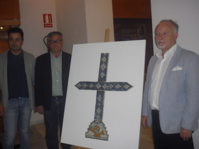 El museo comarcal recibe una donación de azulejos de cerámica de Miguel Martínez Tebar