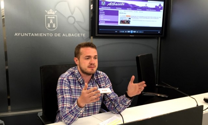 El PSOE de Albacete acusa al alcalde de destinar fondos públicos para que una empresa mejore su imagen en redes sociales