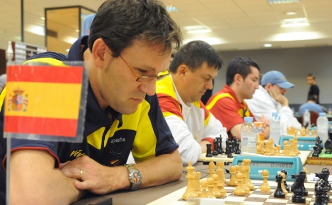 Ocho ajedrecistas ciegos compiten contra videntes en el IV Open Internacional de Ajedrez de Albacete
