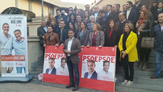 La candidatura del PSOE, en la pegada de carteles, destaca que “Albacete está en el corazón de Pedro Sánchez”