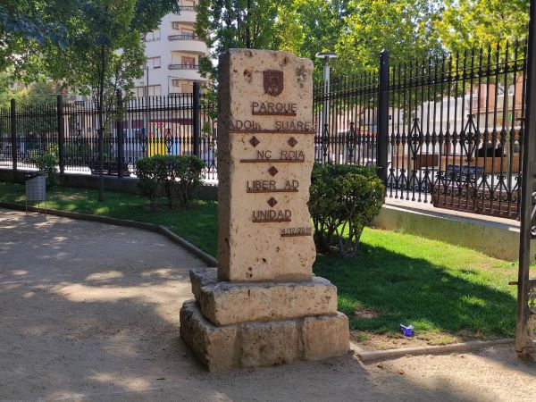 Eduardo Sánchez “desde el Partido Popular de La Roda reclamamos la restauración del monumento a Adolfo Suárez”