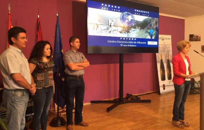 La Diputación de Albacete realizó un reconocimiento oficial en su stand al Centro Excursionista de Albacete