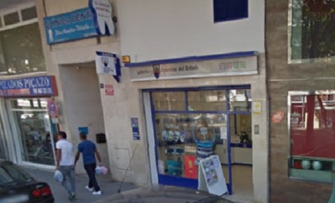 La administración de lotería de la calle Feria de Albacete vende el segundo premio de la Lotería Nacional