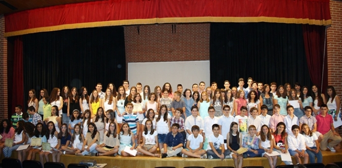 Cien estudiantes fueron reconocidos como los mejores expedientes académicos en la V Gala del Estudio de La Roda
