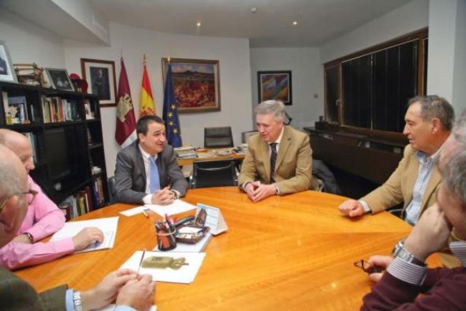 La Junta de Castilla-La Mancha promoverá una feria anual con la D.O. Queso Manchego para valorar la exclusividad del producto