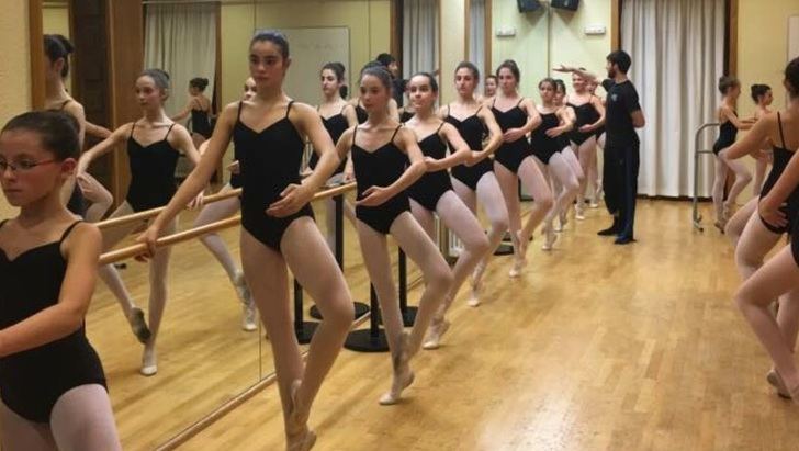 El Día de la Danza llevará a la Plaza del Altozano de Albacete a bailarines y bailarinas del Conservatorio Profesional de Música y Danza