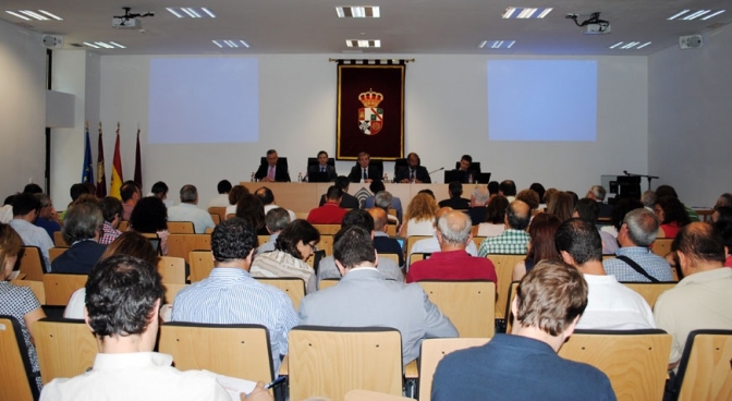 El rector de la Universidad regional informa en Albacete de la aprobación del Plan de Fortalecimiento Institucional 2014-2015