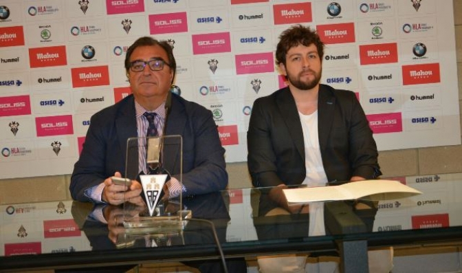 Víctor Moreno se marcha del Alba para fichar por un equipo de mayor categoría