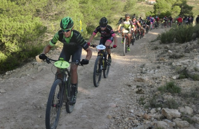 Yago Sardina y Verónica González ganaron en la prueba de BTT disputada en Fuente Álamo