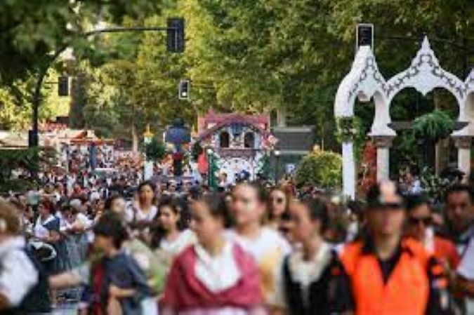 Los cuatro gigantes que abrirán la cabalgata de la Feria de Albacete se expondrán en el vestíbulo de la estación del AVE