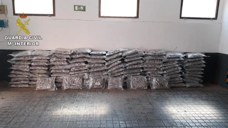 Detenido en Ciudad Real tras ser sorprendido con 121 kilos de marihuana en un camión de transporte de caballos en la A-4