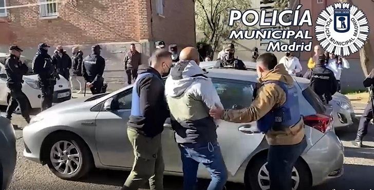 Diez detenidos y requisados 16 kilos de marihuana, entre otras drogas, en cuatro locales de Madrid y Toledo