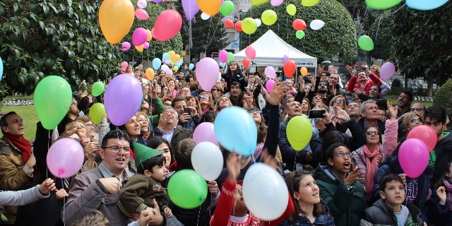 Concentración en Albacete en el día de los niños con cáncer, como homenaje a afectados y familias.