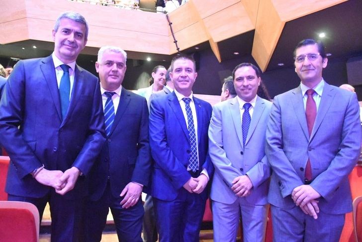 Cabañero resalta las historias de “compromiso, superación y avance para la región” que hay tras los 32 reconocimientos del Día de C-LM