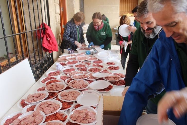 Gran afluencia de público en el I Día del Embutido y Aperitivos Cárnicos de Peñas de San Pedro