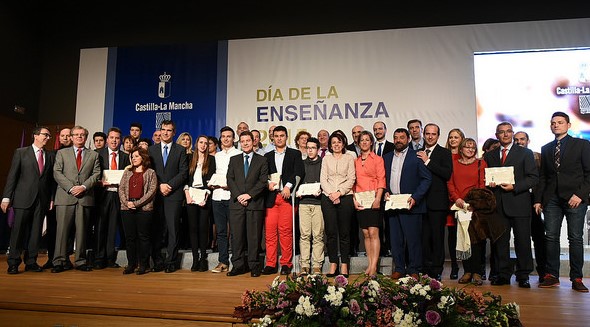 Imagen de archivo de una entrega de premios en el Día de la Enseñanza en Castilla-La Mancha.