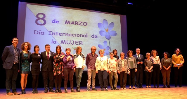 Acto institucional en el Ayuntamiento de Albacete para poner fin a un día de reivindicación por la igualdad