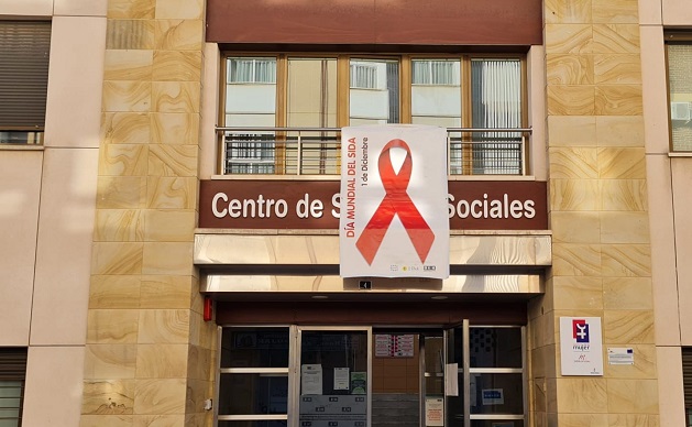 Sanidad y Juventud de Hellín remarcan la importancia de la educación el Día Mundial de lucha contra el Sida