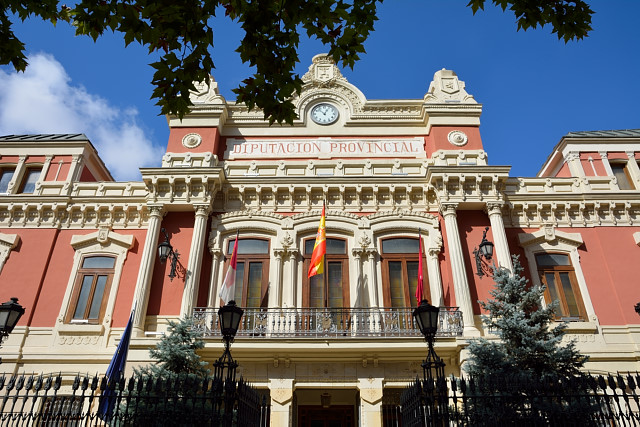 La Diputación de Albacete cumple con los plazos y paga el 25% pendiente de la extra de Navidad de 2012