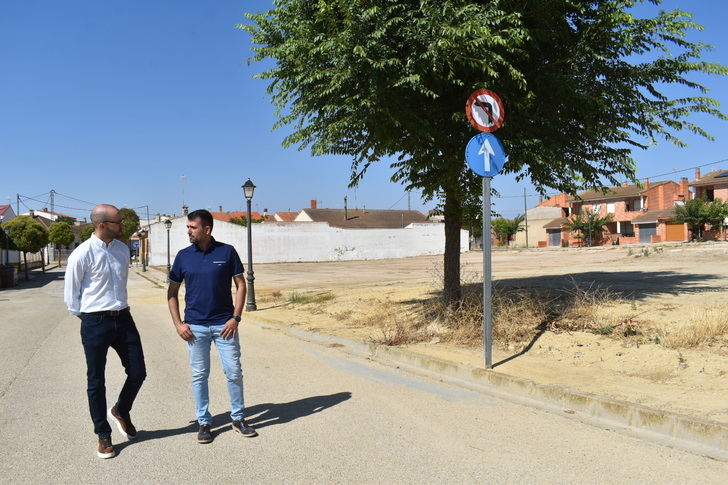Diputación y Ayuntamiento impulsan la instalación del Centro de Mayores en Hoya Gonzalo